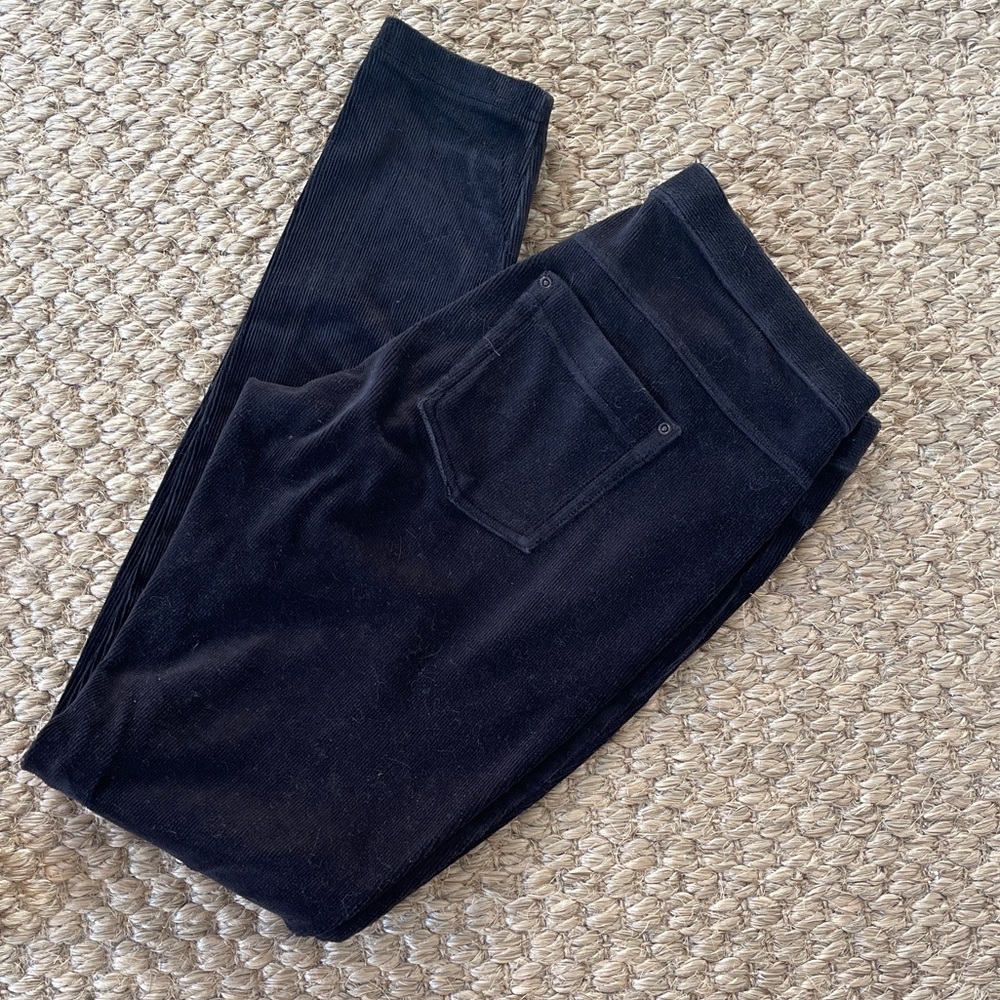 HUE Stretch Corduroy Leggings in Charcoal